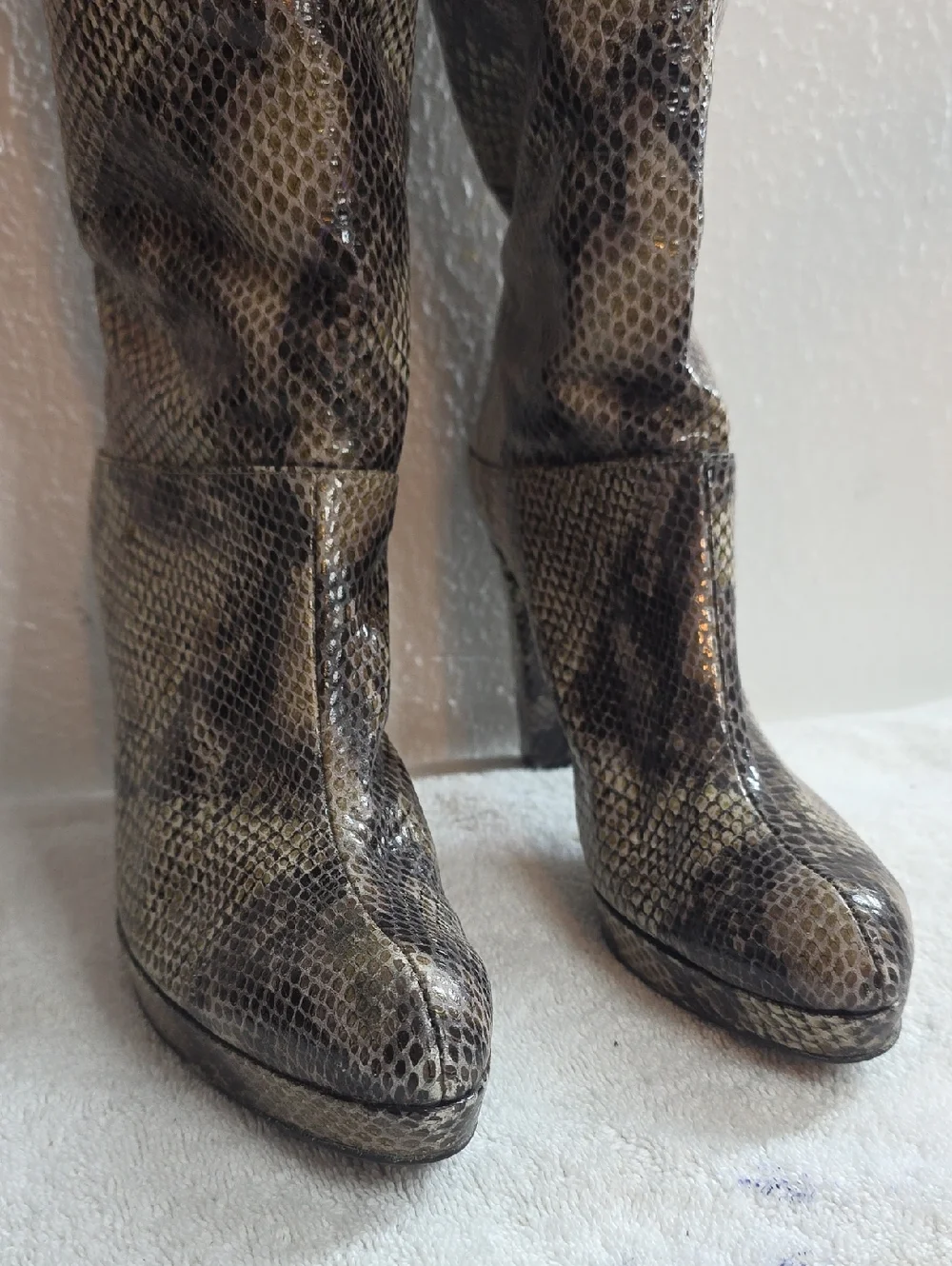 Stuart Weitzman Ladies 8.5N Knee High Tall Python Effect Boots Nice Chic Vguc